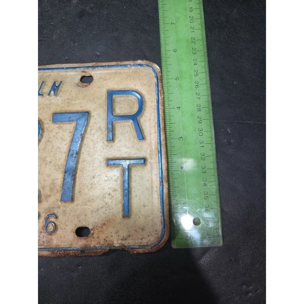 Illinois Vintage 1976 Trailer License Plate Land of Lincoln Blue Cream 16527 RT